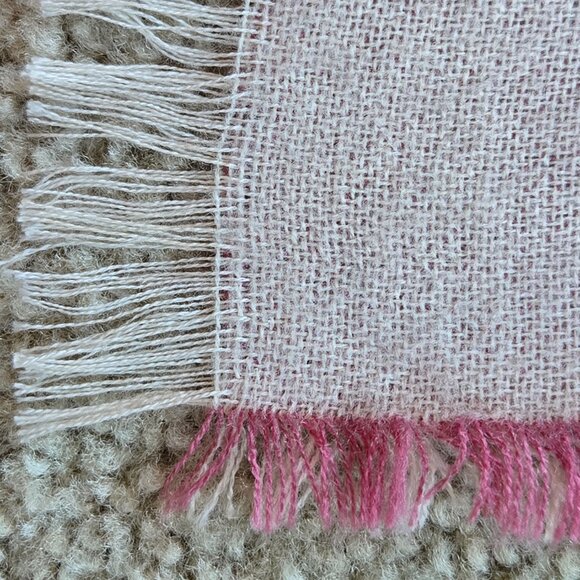 Bloomingdale's reversible oversized scarf/shawl pink ivory - Picture 4 of 6